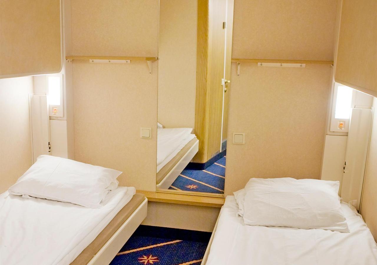 Viking Line Ferry Viking Cinderella - 2-Night Cruise Stockholm-Helsinki-Stockholm Hotell Rom bilde