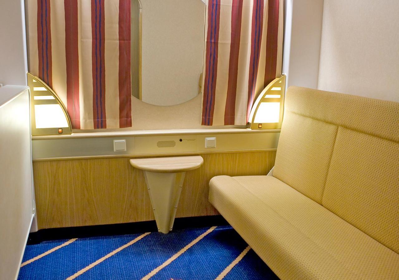 Viking Line Ferry Viking Cinderella - 2-Night Cruise Stockholm-Helsinki-Stockholm Hotell Rom bilde