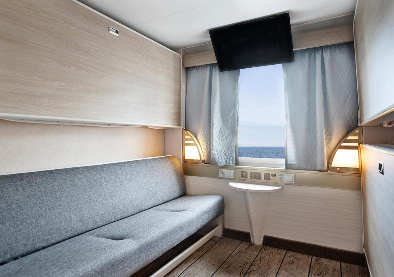 Viking Line Ferry Viking Cinderella - 2-Night Cruise Stockholm-Helsinki-Stockholm Hotell Rom bilde