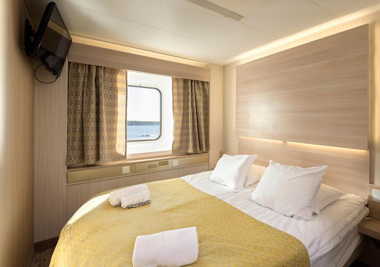 Viking Line Ferry Viking Cinderella - 2-Night Cruise Stockholm-Helsinki-Stockholm Hotell Rom bilde
