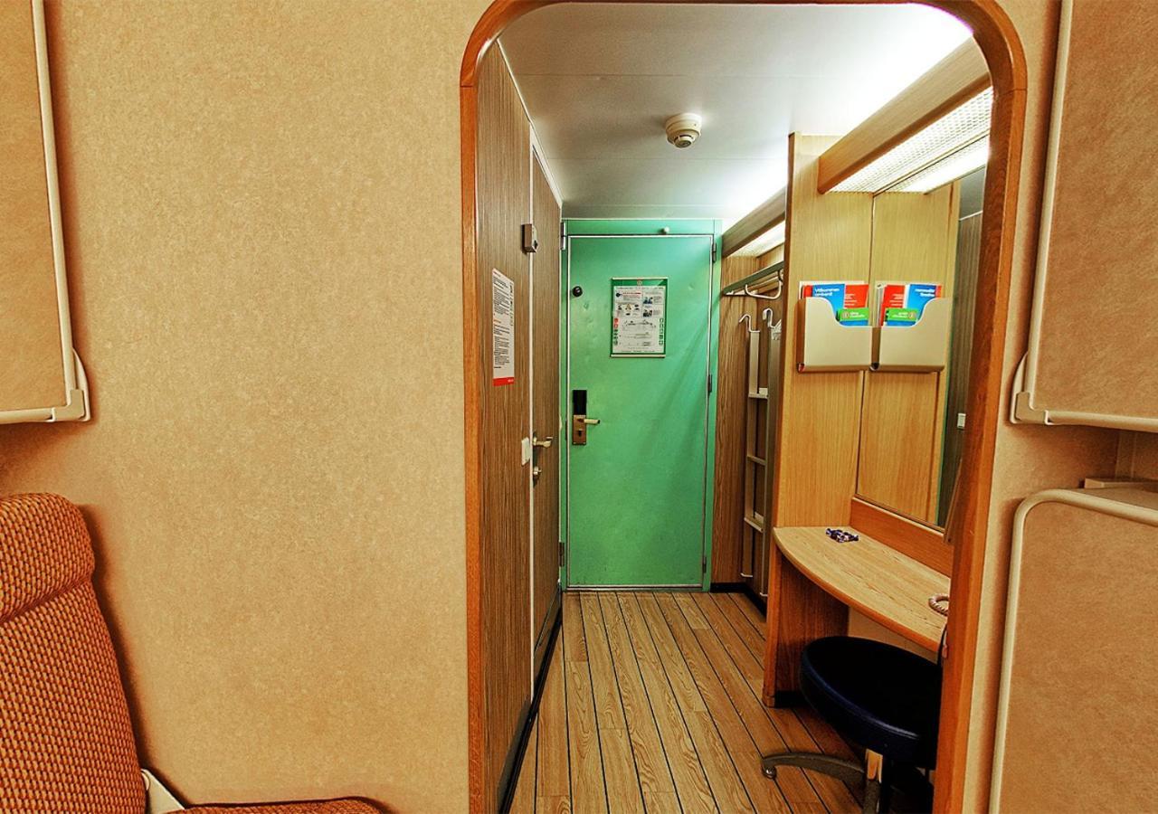 Viking Line Ferry Viking Cinderella - 2-Night Cruise Stockholm-Helsinki-Stockholm Hotell Rom bilde