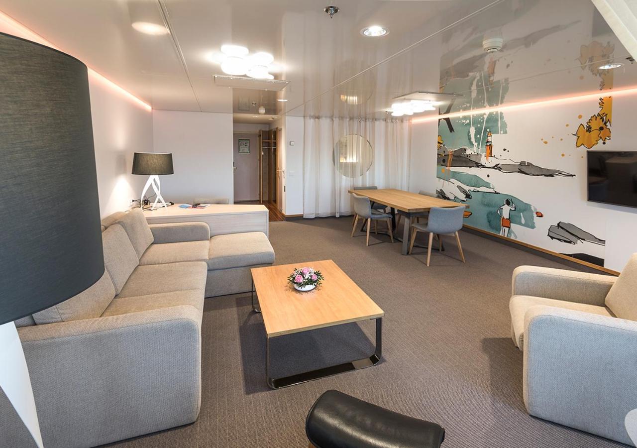 Viking Line Ferry Viking Cinderella - 2-Night Cruise Stockholm-Helsinki-Stockholm Hotell Rom bilde