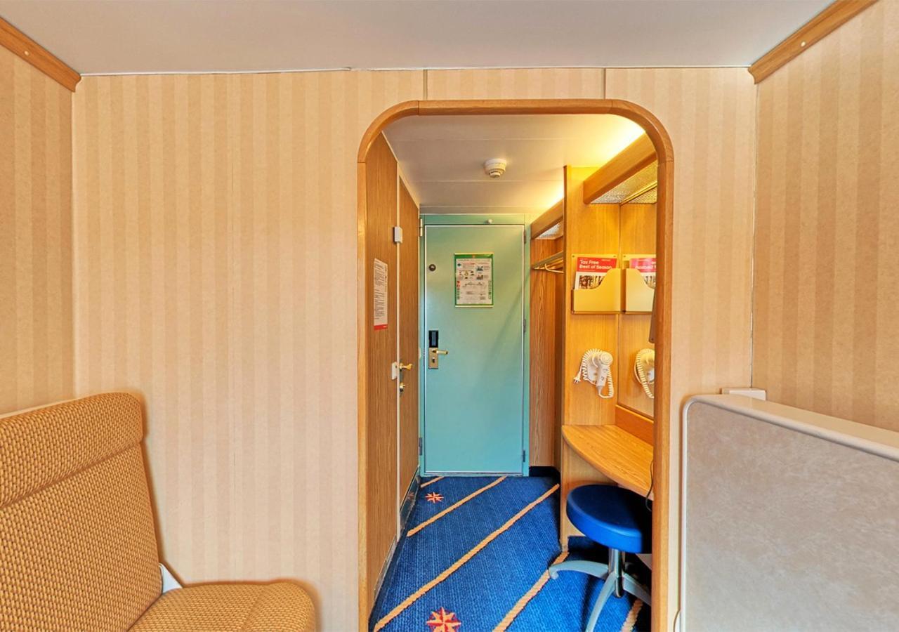Viking Line Ferry Viking Cinderella - 2-Night Cruise Stockholm-Helsinki-Stockholm Hotell Rom bilde