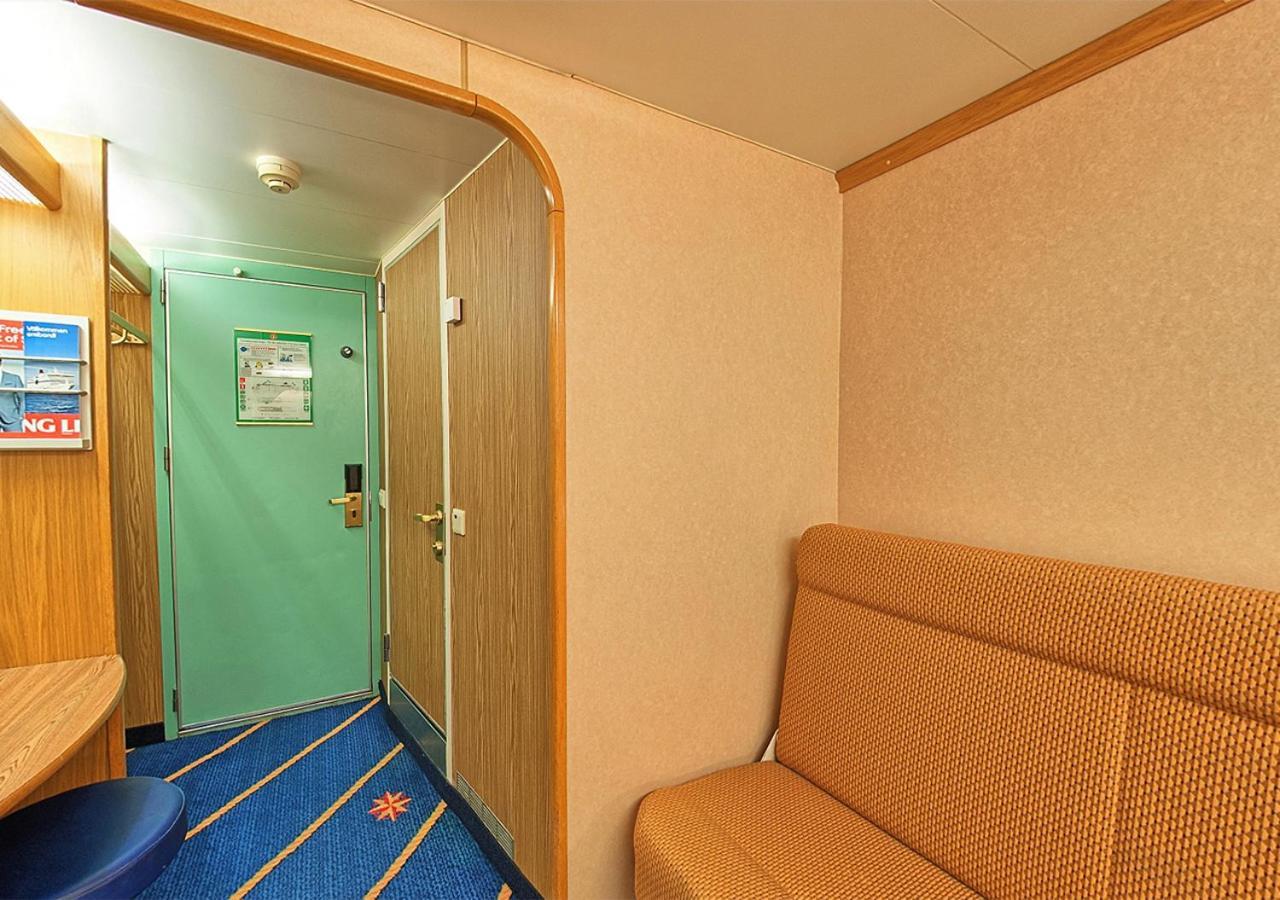 Viking Line Ferry Viking Cinderella - 2-Night Cruise Stockholm-Helsinki-Stockholm Hotell Rom bilde